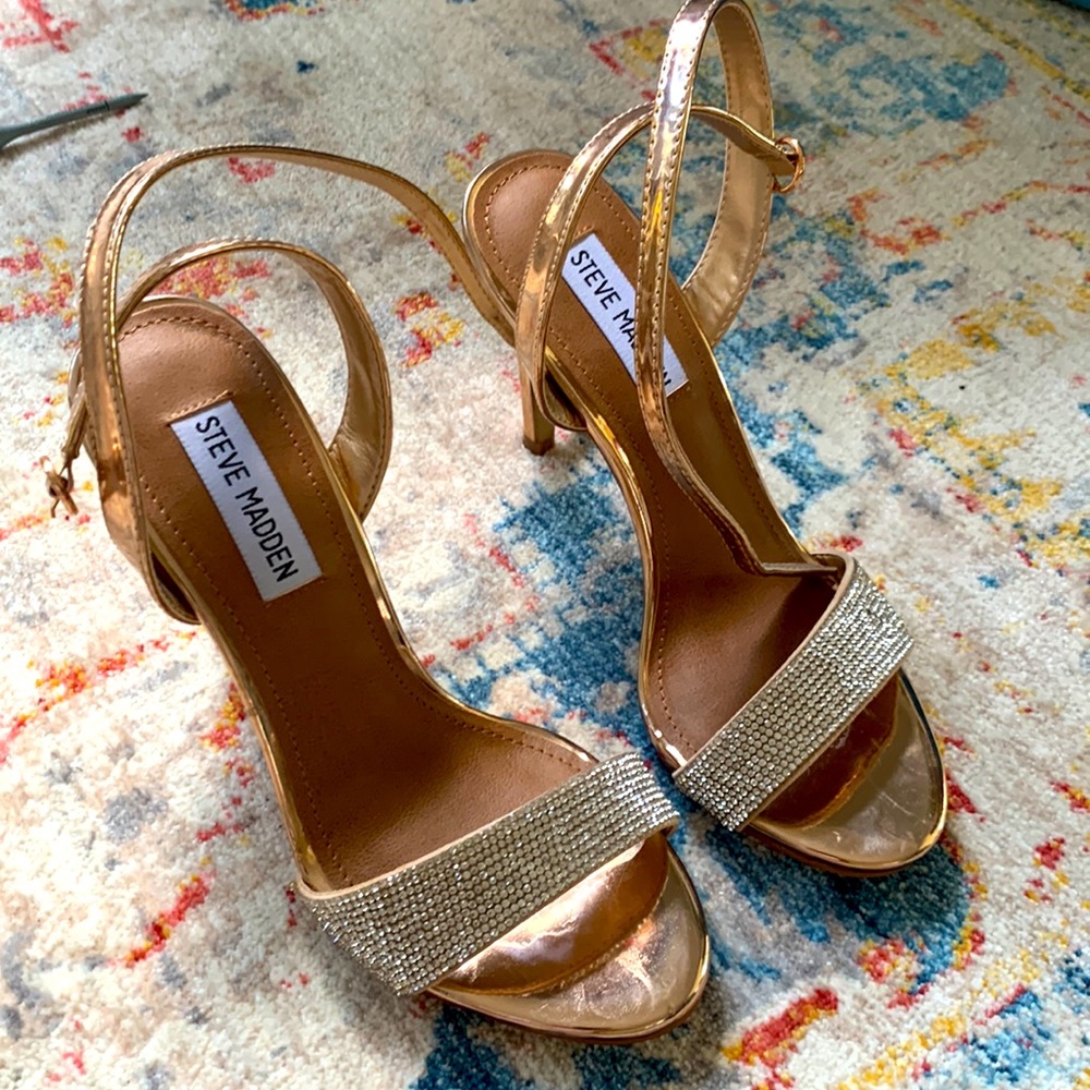 Steve Madden beautiful wedding guest sandals only worn one time.